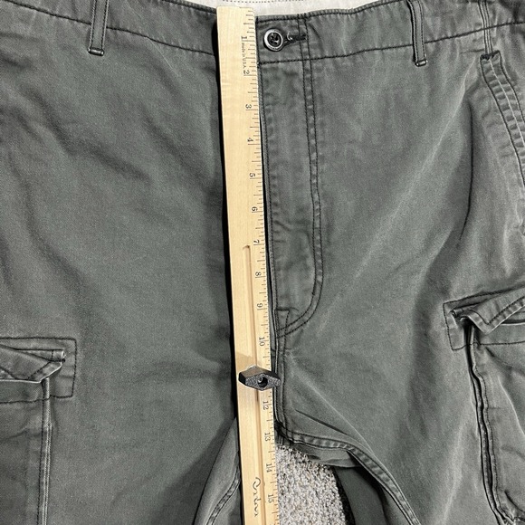 Levis‎ Cargo Shorts Mens 38 Olive Green 11" Utility Outdoor Pockets Canvas - Picture 8 of 10